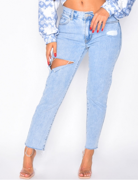 Ripped low-rise jeans