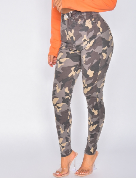 Skinny jeans with camouflage pattern
