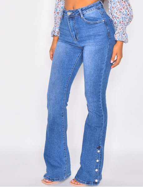 - Flared jeans with popper