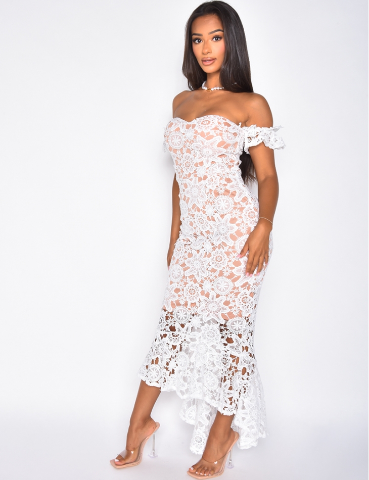 Premium Dress in Embroidery and Lace