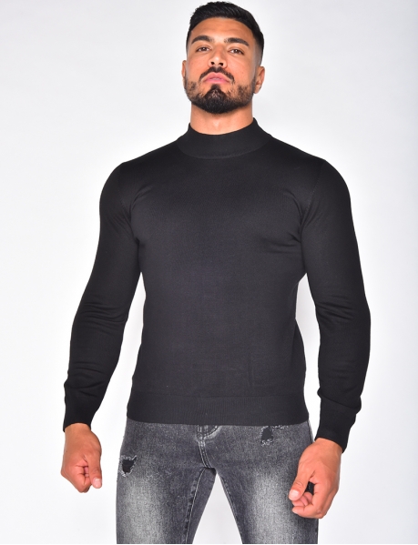 Thin jumper with small round neck