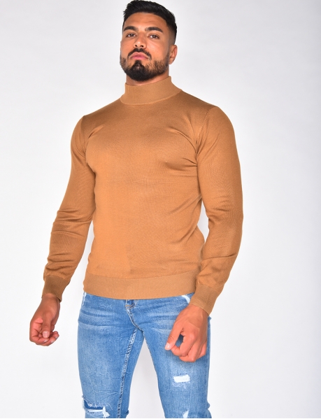 Thin jumper with small collar