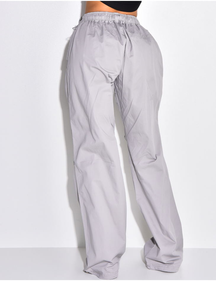 Pantalon parachute coupe large gris clair
