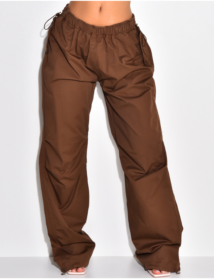 Pantalon parachute coupe large marron