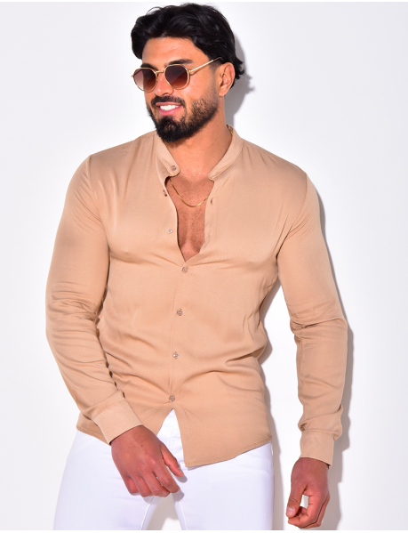 Loose-fitting shirt with round collar