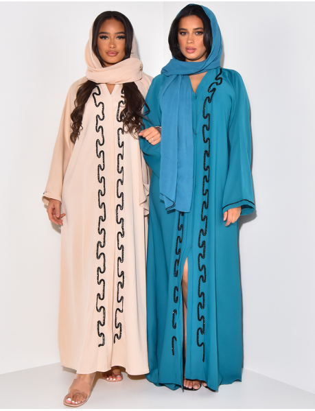 Abaya made in Dubai mit Stickereien und Schleier