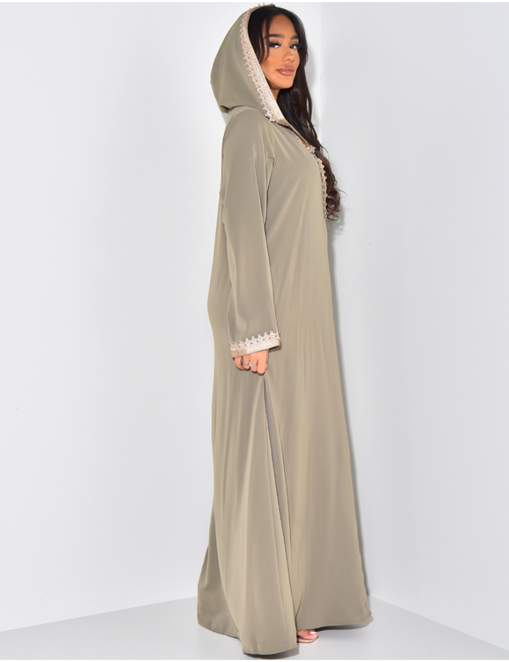 Abaya à broderies dorées & capuche