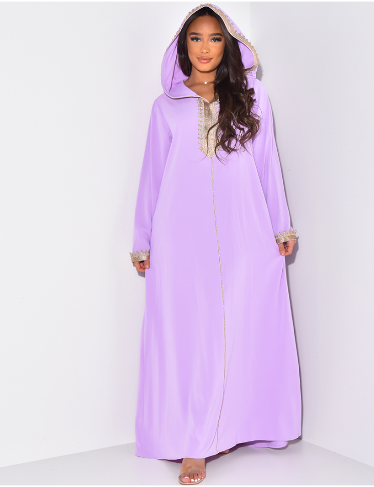 Robe abaya longue en voile fluide à broderie avec capuche