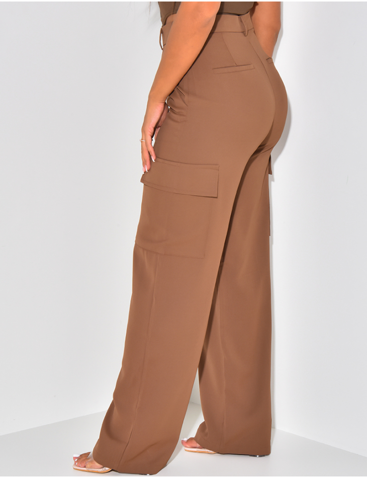 Straight-leg trousers with cargo pockets