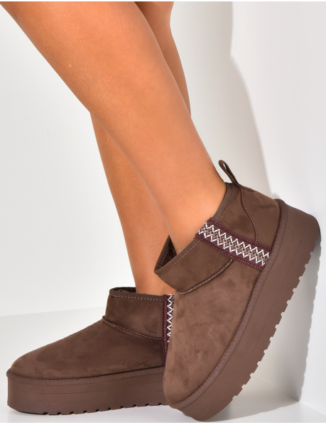   Suede ankle boots with embroidery lining