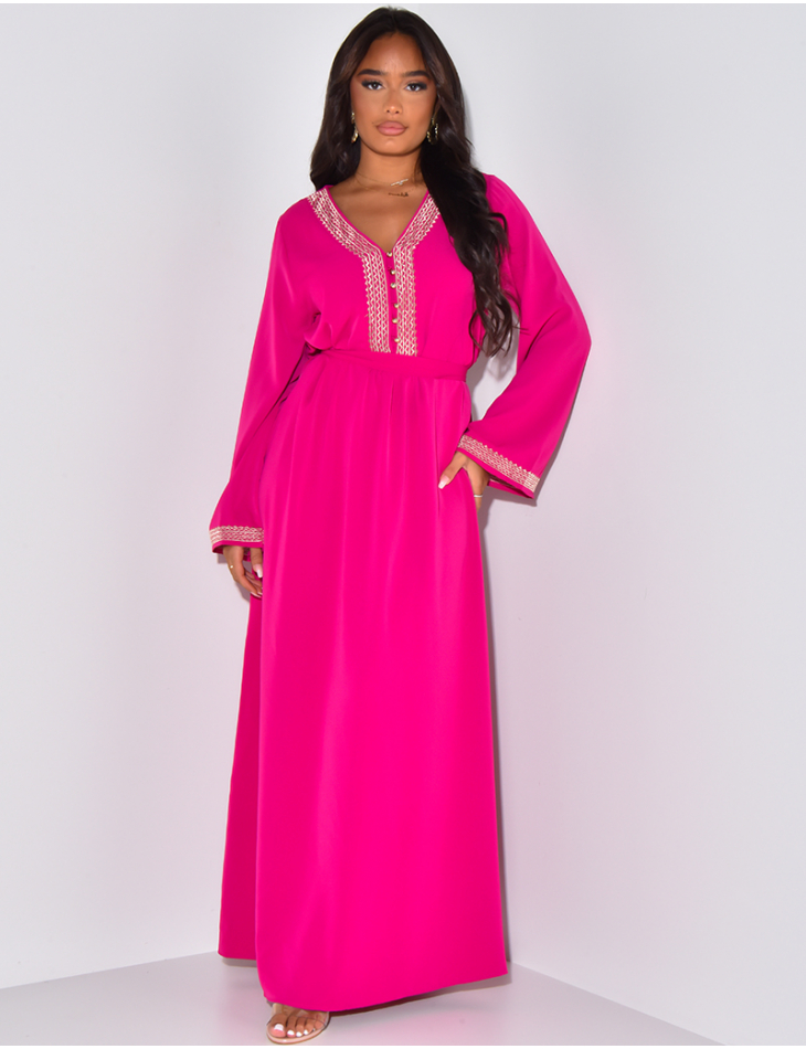 Abaya à coutures et boutons dorés