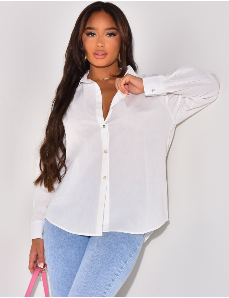   Loose-fitting cotton shirt with iridescent buttons