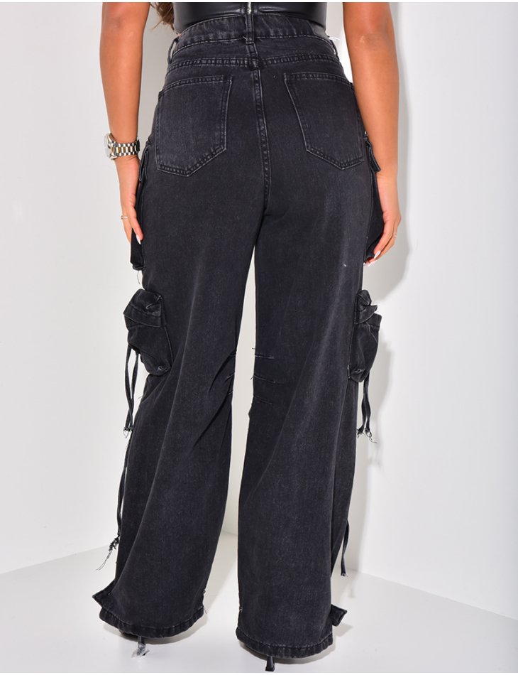   Oversized cargo jeans with multi-pockets & laces