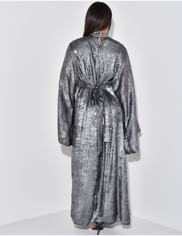   Abaya aus metallisiertem Stoff zum Binden & ausgestellten Ärmeln.