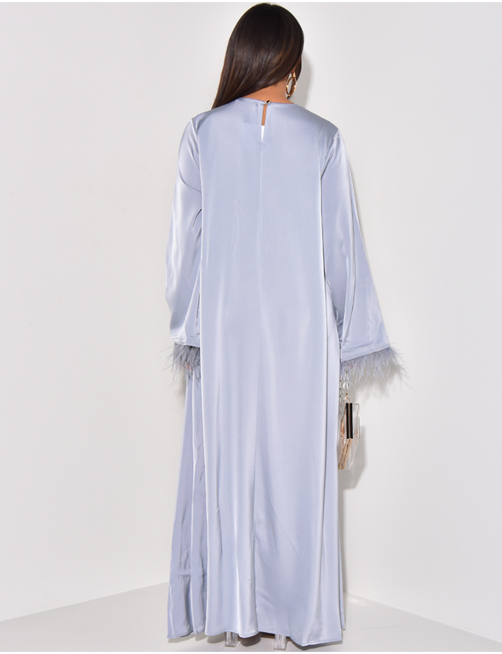 Abaya en satin à petites plumes sur les manches