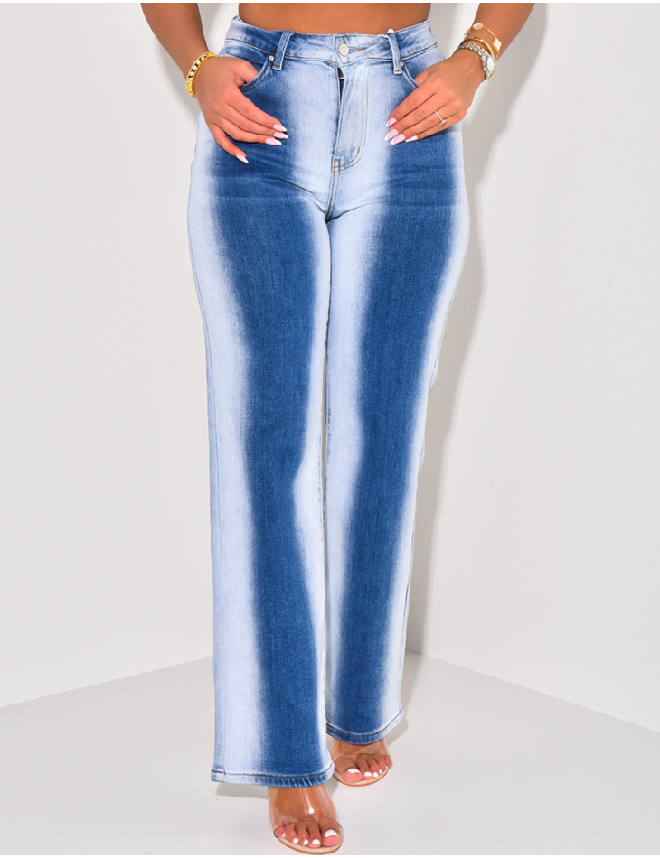Straight fit stretchy jeans with marked wash