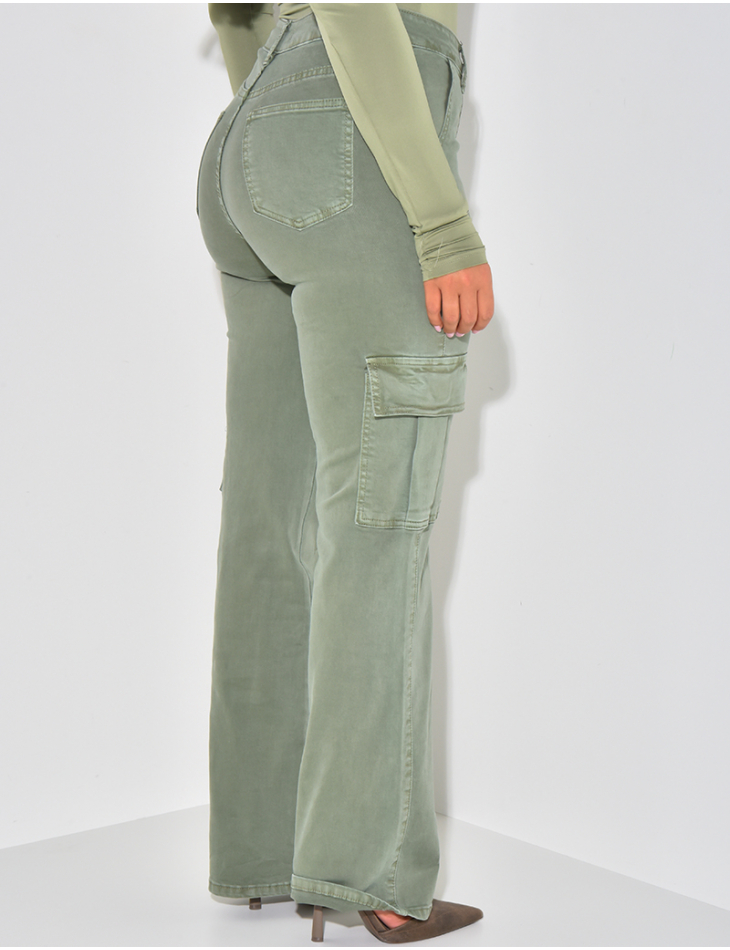 Straight fit stretchy cargo jeans