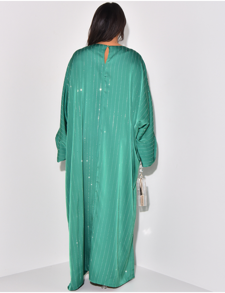 Lockeres Abaya-Kleid aus Satin mit Strasssteinen.