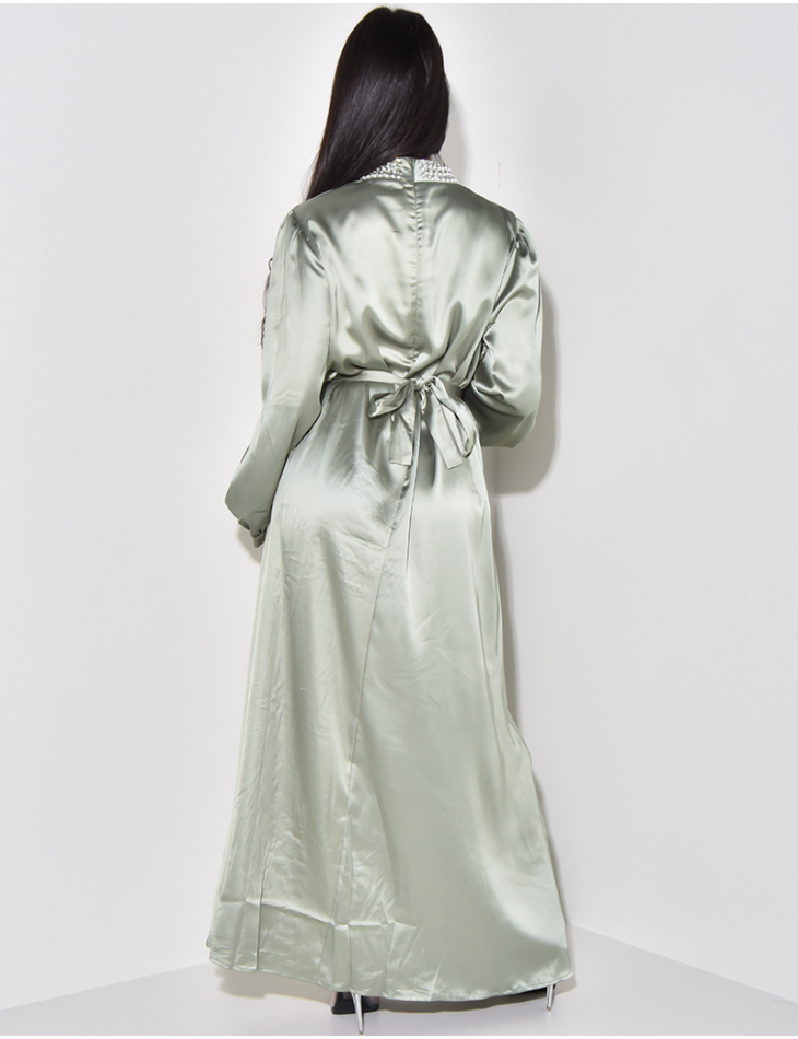 Abaya-Kleid mit Perlen und Strasssteinen am Kragen