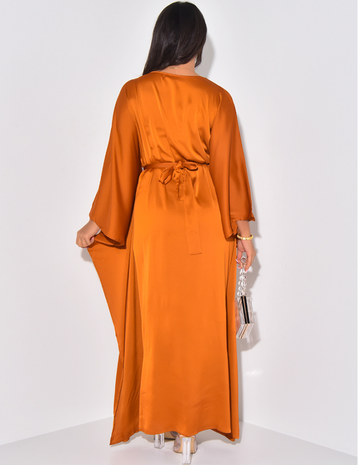 Abaya en satin ajustée à la taille