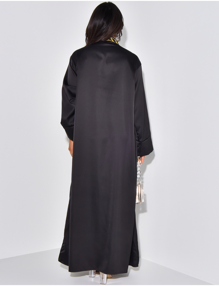Abaya en satin zippée à bordures en perles