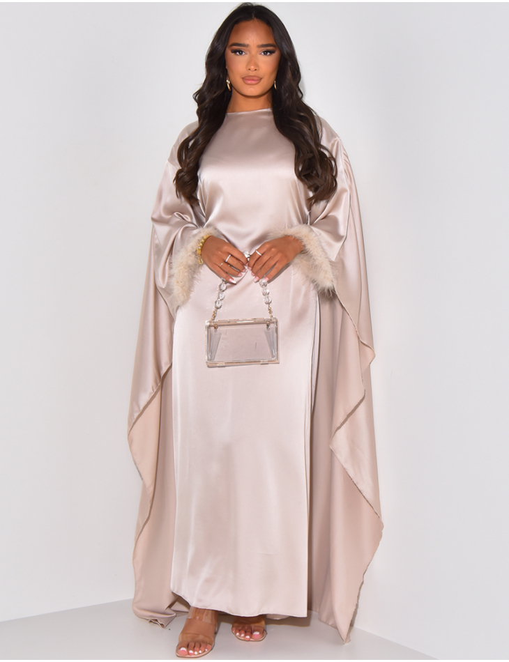Loose satin cape dress to tie with small feathers on the sleeves