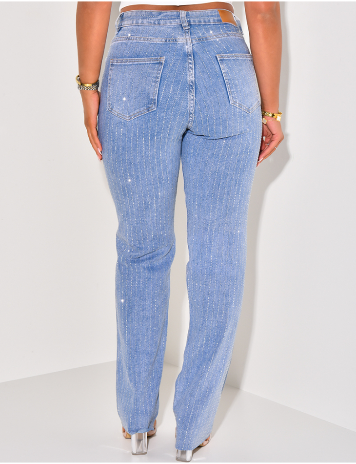 High-waisted jeans with rhinestones