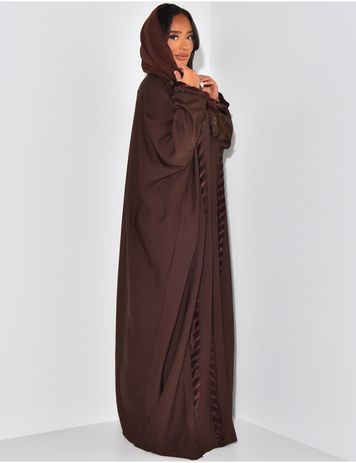 Abaya made in Dubai mit Strasssteinen an der Taille & passendem Kopftuch.